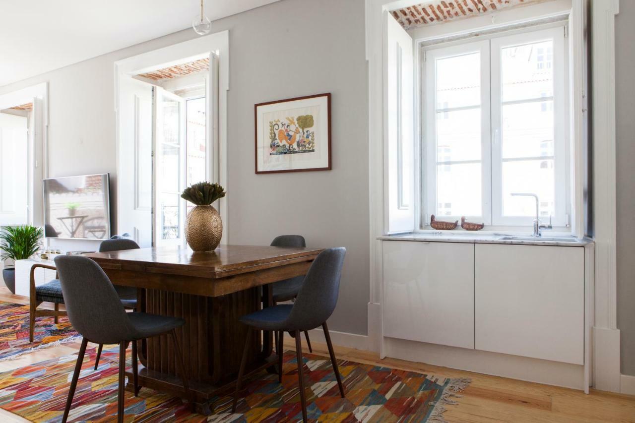 Alfama Sophisticate Flat With Balconies 2Bedrs 2Baths & Ac In 19Th Century Building Historic Center Apartamento Lisboa Exterior foto